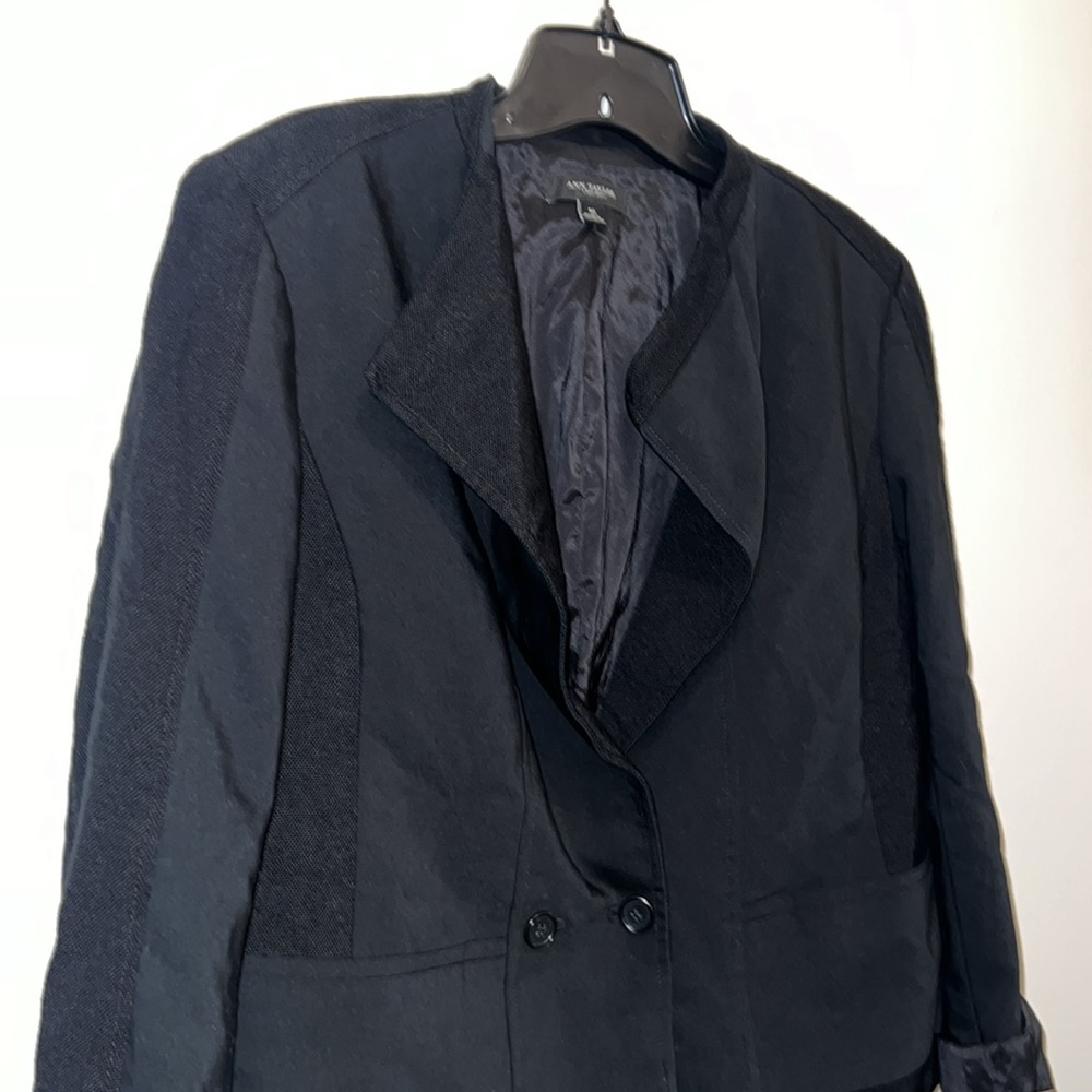 ANN TAYLOR - 10 WOMENS BLACK LINED TWO BUTTON CLOSURE POCKET FRONT BLAZER EUC - Picture 4 of 13